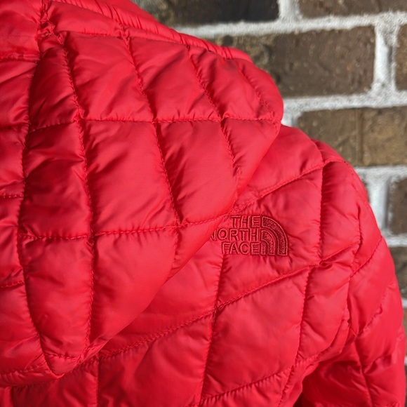 The North Face ThermoBall Eco Parka Red Jacket - Picture 9 of 15